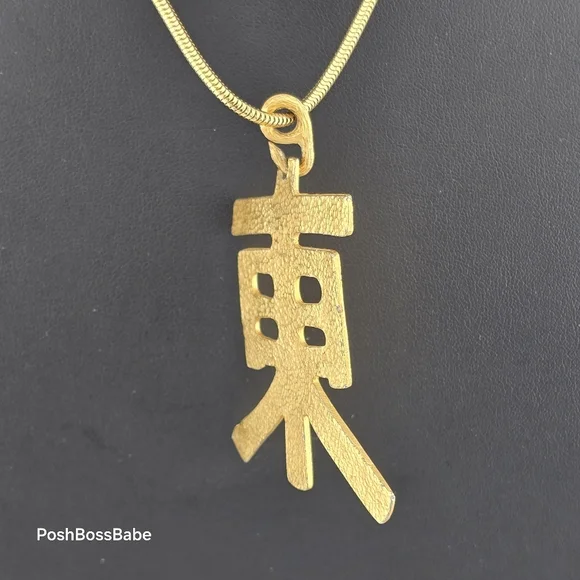 Vintage Long Gold Tone Necklace with Asian-Inspired Pendant - Picture 6 of 10
